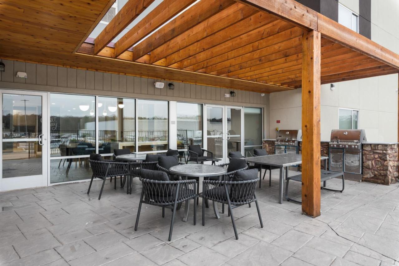 Towneplace Suites By Marriott White Hall Eksteriør billede